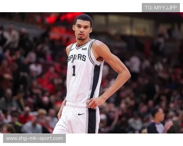 马刺文班亚马再创生涯新高，主帅盛赞进步，马刺鲍文